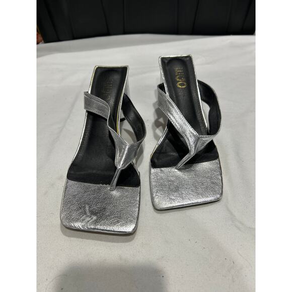Pre Owned EGO Sandals Heel Height: 3.25" Platform: 0.25" Sliver Size 9 - Picture 3 of 7